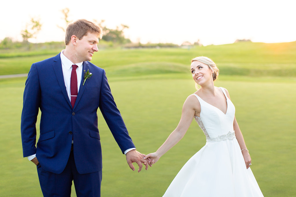wedding couple on golf course